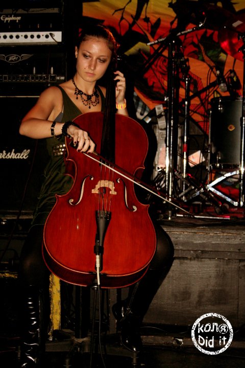 Cello player from New York City Alexandra, Виолончелистка Александра Моисеева из Нью-Йорка