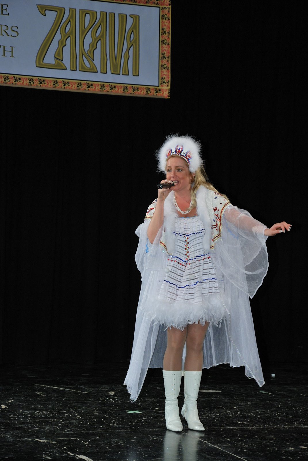 Eri xotinini sikishayotganda uning mushukini yalaydi.