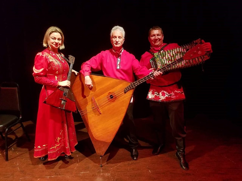 Barynya Russian Balalaika Trio< Elina Karokhina, Mikhail Smirnov, Leonid Bruk