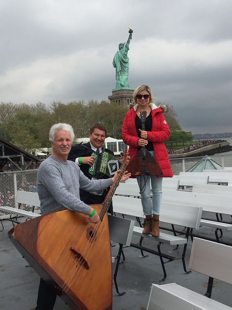 Barynya Russian Balalaika Trio< Elina Karokhina, Mikhail Smirnov, Leonid Bruk