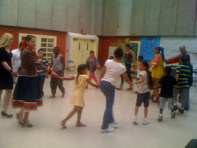 Концерт и танцевальный урок в школе в Нью-Йорк Сити 12 августа 2011 года