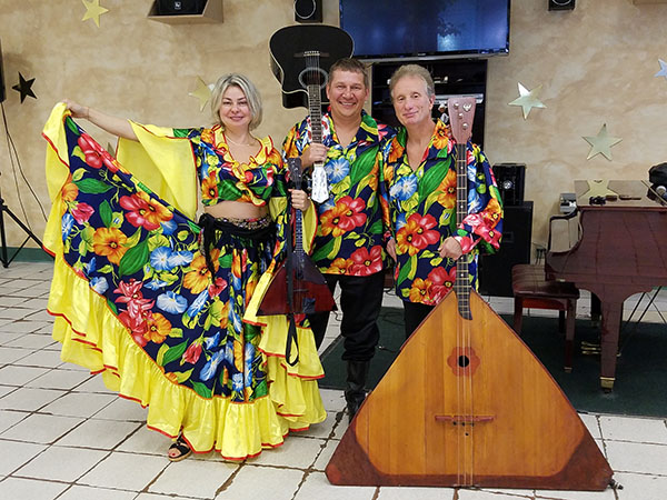 Barynya Balalaika Trio, Mikhail Smirnov, Elina Karokhina, Leonid Bruk, Lakeside Adult Care Center, Brooklyn, New York