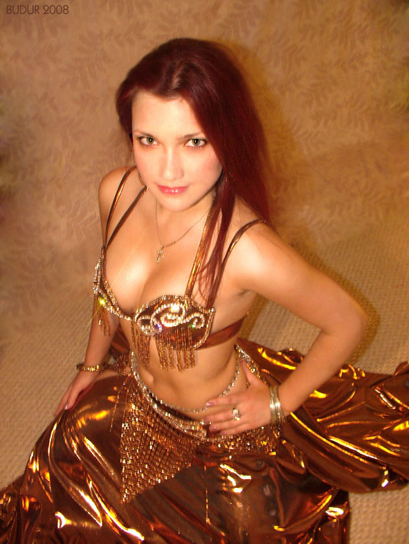 Budur Arabic dancer from New York