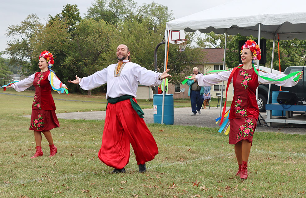 Kozak Ukrainian dancers, Ukrainian dancers Gettysburg Pennsylvania, www.cossack.us, Kozak () Ukrainian dancers, Ukrainian dancers, musicians, singers Adams County Heritage Festival, Gettysburg, Pennsylvania, photo credit Robert Keefer www.flickr.com/photos/rkeefer