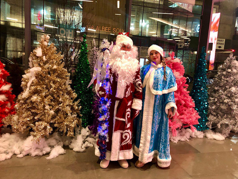 Albee Square, Fulton Mall, Ded Moroz, Snegurochka, Downtown Brooklyn, New York, New Year's Celebration, Дед Мороз, Снегурочка, корпоративный новогодний праздник в Бруклине