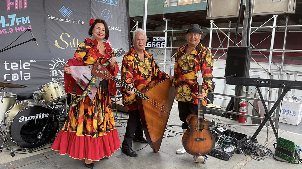 Balalaika Trio, Leonid Bruk, Mikhail Smirnov, Elina Karokhina, 08-28-2022, Sunday August 28th 2022, New York City Radio station Freedom FM 104.7, Festival on Brighton Beach Ave in Brooklyn, Photo credit: Radio Freedom FM 104.7