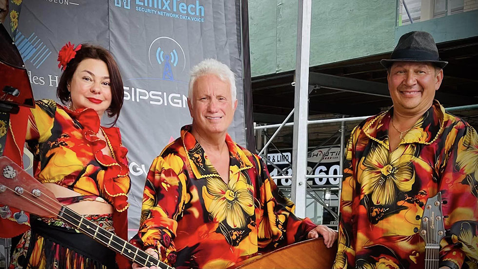 Balalaika Trio, Leonid Bruk, Mikhail Smirnov, Elina Karokhina, 08-28-2022, Sunday August 28th 2022, New York City Radio station Freedom FM 104.7, Festival on Brighton Beach Ave in Brooklyn, Photo credit: Radio Freedom FM 104.7