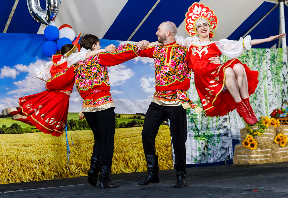09-22-2024, Russian song dance and music ensemble Barynya, Michigan Russian dancers musicians singers, Ann Arbor Russian Festival-2024, Photo credit: Alena Toropov, St. Vladimir's Russian Church