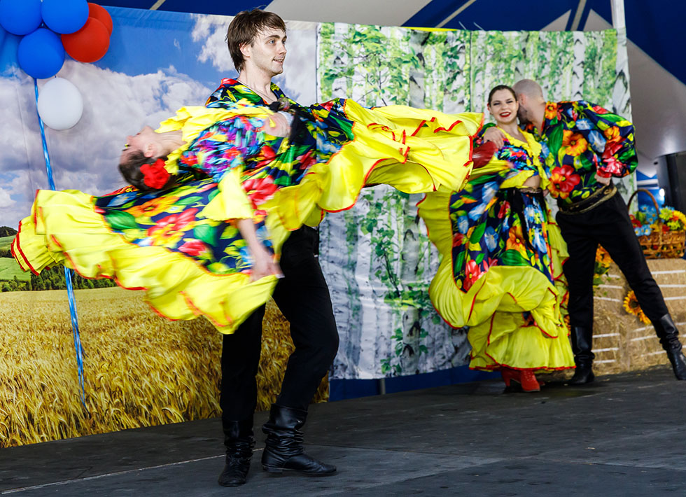 09-22-2024, Russian song dance and music ensemble Barynya, Michigan Russian dancers musicians singers, Ann Arbor Russian Festival-2024, Photo credit: Alena Toropov, St. Vladimir's Russian Church