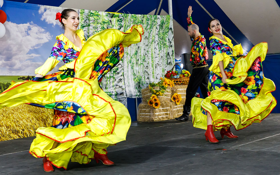 09-22-2024, Russian song dance and music ensemble Barynya, Michigan Russian dancers musicians singers, Ann Arbor Russian Festival-2024, Photo credit: Alena Toropov, St. Vladimir's Russian Church