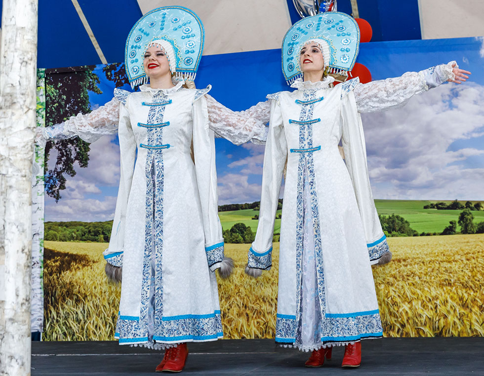 09-22-2024, Russian song dance and music ensemble Barynya, Michigan Russian dancers musicians singers, Ann Arbor Russian Festival-2024, Photo credit: Alena Toropov, St. Vladimir's Russian Church