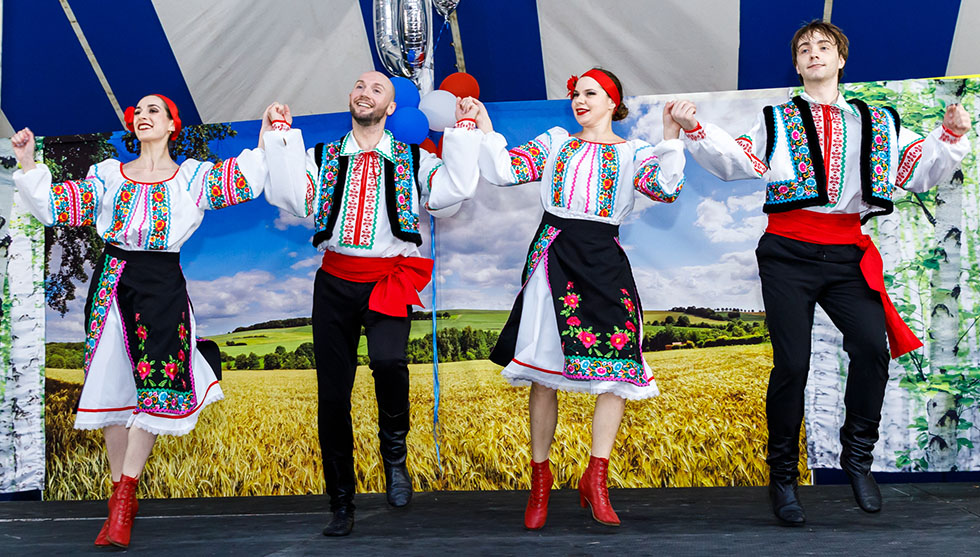 09-22-2024, Russian song dance and music ensemble Barynya, Michigan Russian dancers musicians singers, Ann Arbor Russian Festival-2024, Photo credit: Alena Toropov, St. Vladimir's Russian Church