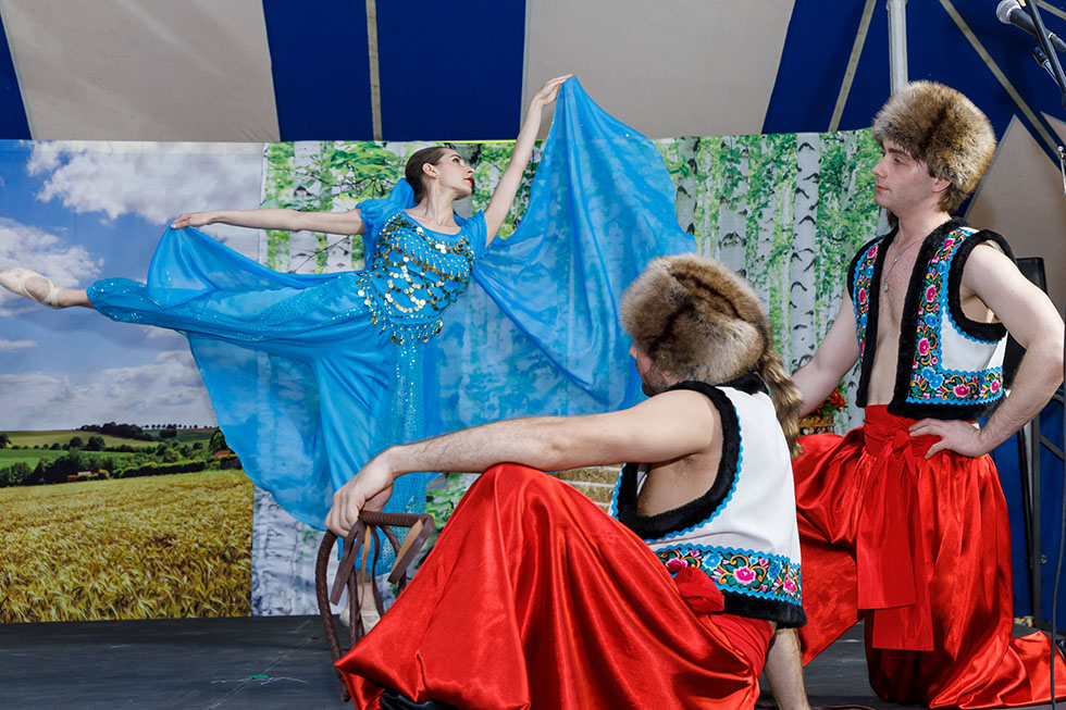 09-22-2024, Russian song dance and music ensemble Barynya, Michigan Russian dancers musicians singers, Ann Arbor Russian Festival-2024, Photo credit: Alena Toropov, St. Vladimir's Russian Church