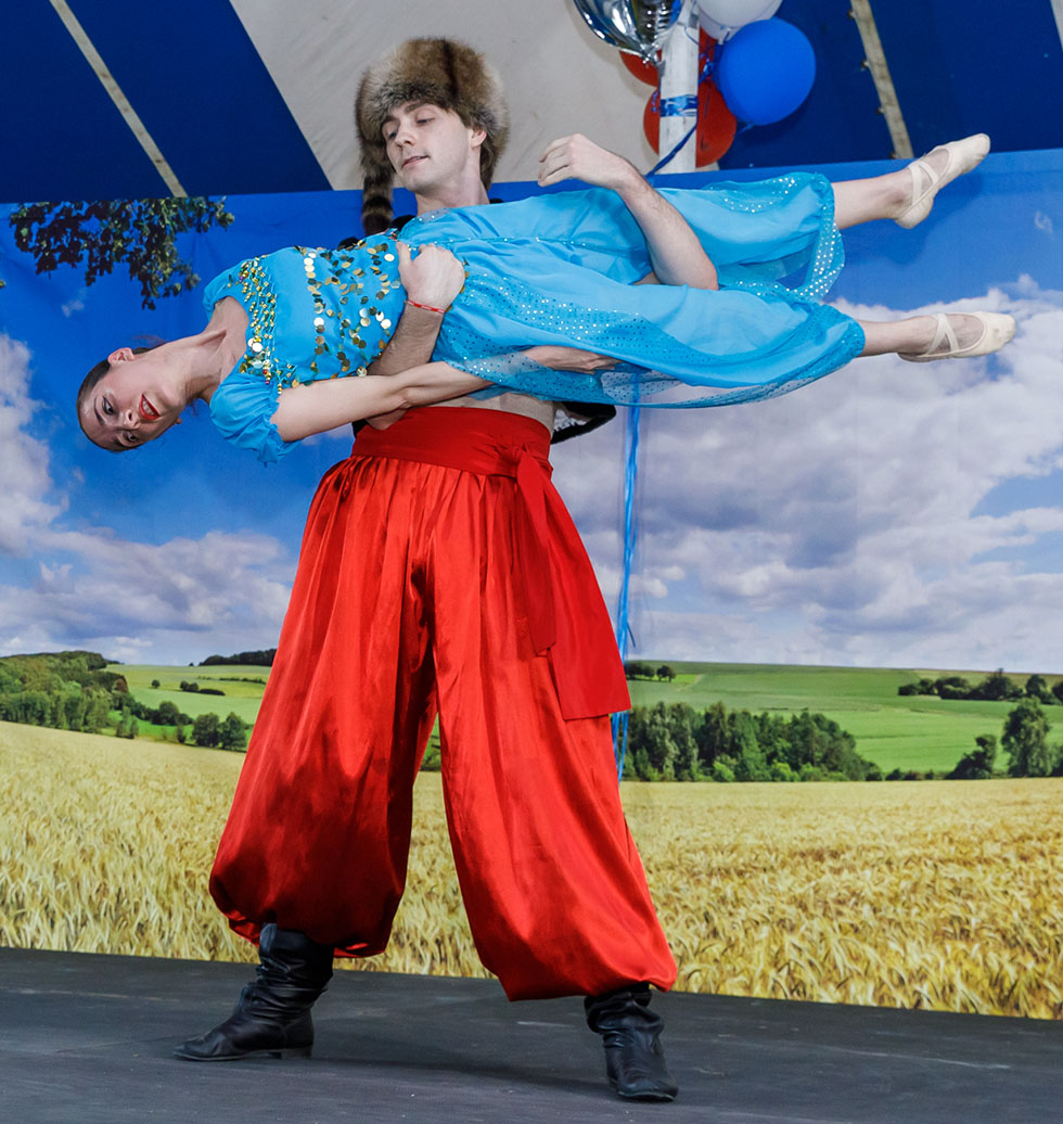 09-22-2024, Russian song dance and music ensemble Barynya, Michigan Russian dancers musicians singers, Ann Arbor Russian Festival-2024, Photo credit: Alena Toropov, St. Vladimir's Russian Church
