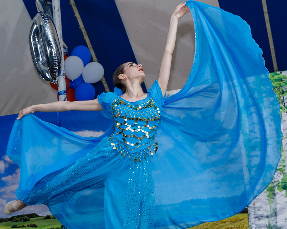 09-22-2024, Russian song dance and music ensemble Barynya, Michigan Russian dancers musicians singers, Ann Arbor Russian Festival-2024, Photo credit: Alena Toropov, St. Vladimir's Russian Church