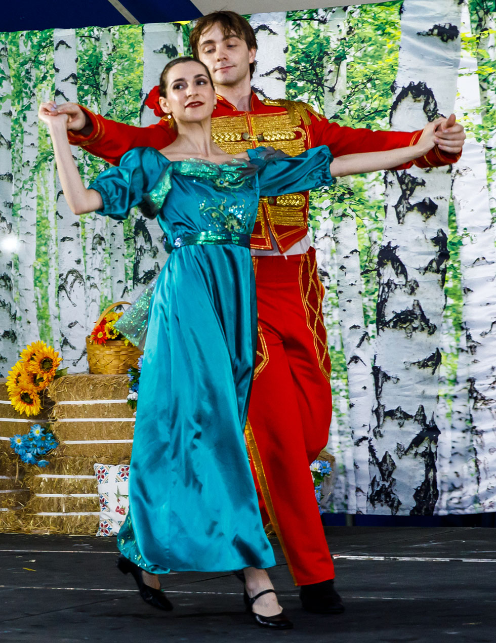 09-22-2024, Russian song dance and music ensemble Barynya, Michigan Russian dancers musicians singers, Ann Arbor Russian Festival-2024, Photo credit: Alena Toropov, St. Vladimir's Russian Church