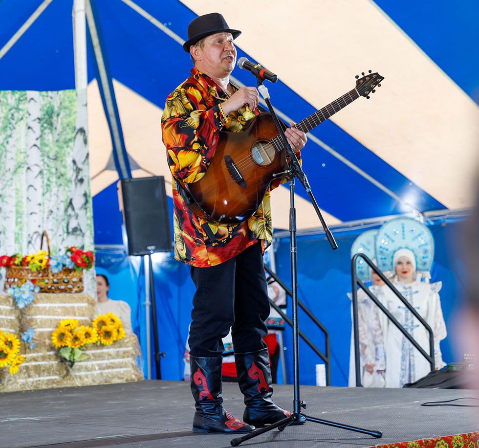 09-22-2024, Russian song dance and music ensemble Barynya, Michigan Russian dancers musicians singers, Ann Arbor Russian Festival-2024, Photo credit: Alena Toropov, St. Vladimir's Russian Church