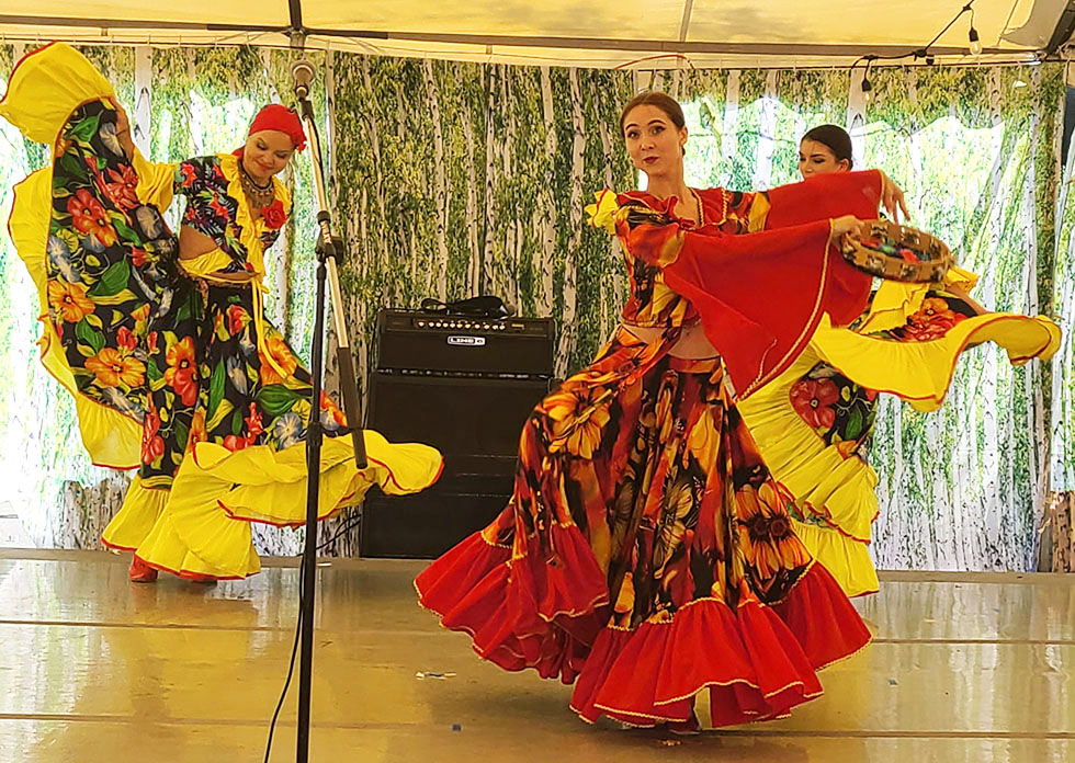 Ensemble Barynya in Ohio, Russian dancers Cincinnati, dancer Victoria Lazareva dancer Tara Kuhl, dancer Valentina Kvasova, St. George Festival in Loveland Ohio, St. George Russian Orthodox Church 118 N Lebanon Rd Loveland, OH 45140
