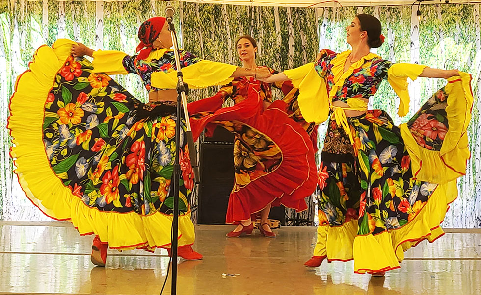 Ensemble Barynya in Ohio, Russian dancers Cincinnati, dancer Victoria Lazareva dancer Tara Kuhl, dancer Valentina Kvasova, St. George Festival in Loveland Ohio, St. George Russian Orthodox Church 118 N Lebanon Rd Loveland, OH 45140
