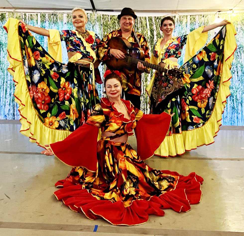 Ensemble Barynya in Ohio, Russian dancers Cincinnati, dancer Tara Kuhl, dancer/singer Valentina Kvasova, balalaika virtuoso Elina Karokhina, artistic director, garmoshka virtuoso guitar player singer Mikhail Smirnov, St. George Festival in Loveland Ohio, St. George Russian Orthodox Church 118 N Lebanon Rd Loveland, OH 45140