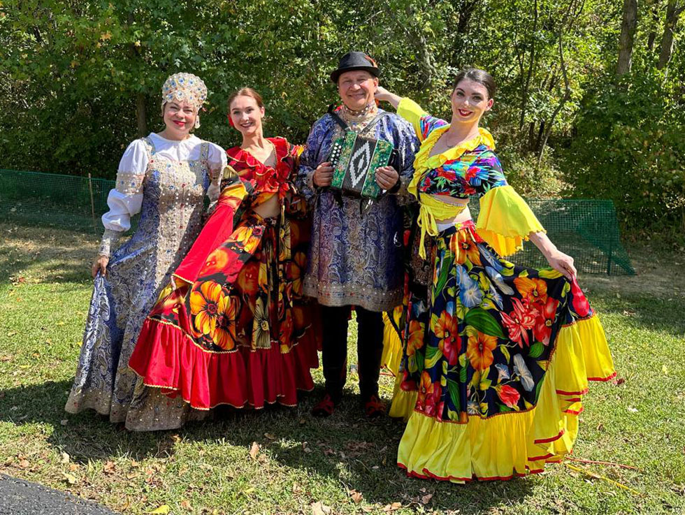Ensemble Barynya in Ohio, Russian dancers Cincinnati, dancer Victoria Lazareva, dancer Tara Kuhl, balalaika virtuoso Elina Karokhina, artistic director, garmoshka virtuoso guitar player singer Mikhail Smirnov, St. George Festival in Loveland Ohio, St. George Russian Orthodox Church 118 N Lebanon Rd Loveland, OH 45140