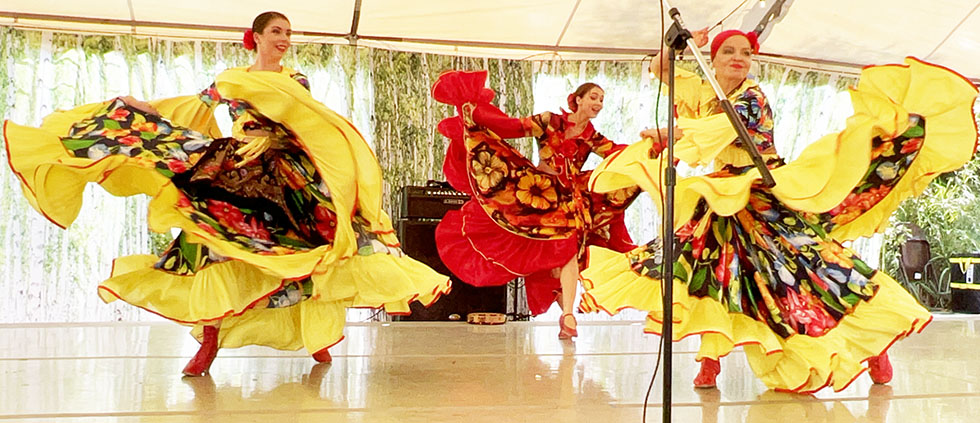 Ensemble Barynya in Ohio, Russian dancers in Cincinnati, dancer Victoria Lazareva, dancer Tara Kuhl, dancer Valentina Kvasova, St. George Festival Loveland Ohio, St. George Russian Orthodox Church 118 N Lebanon Rd Loveland, OH 45140