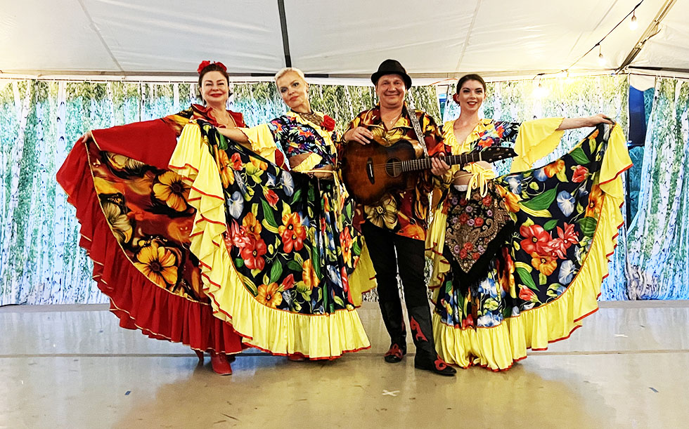 Ensemble Barynya in Ohio, Russian dancers in Cincinnati, dancer Tara Kuhl, dancer/singer Valentina Kvasova, balalaika virtuoso Elina Karokhina, artistic director, garmoshka virtuoso guitar player singer Mikhail Smirnov, St. George Festival Loveland Ohio, St. George Russian Orthodox Church 118 N Lebanon Rd Loveland, OH 45140