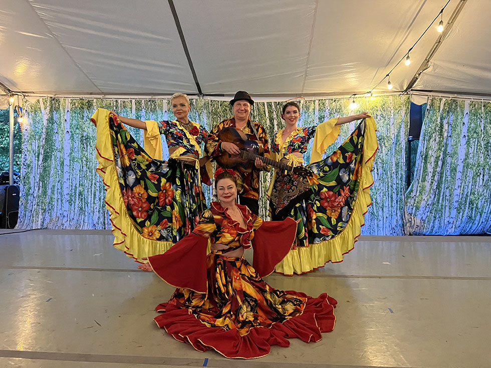 Ensemble Barynya in Ohio, Russian dancers in Cincinnati, dancer Tara Kuhl, dancer/singer Valentina Kvasova, balalaika virtuoso Elina Karokhina, artistic director, garmoshka virtuoso guitar player singer Mikhail Smirnov, St. George Festival Loveland Ohio, St. George Russian Orthodox Church 118 N Lebanon Rd Loveland, OH 45140