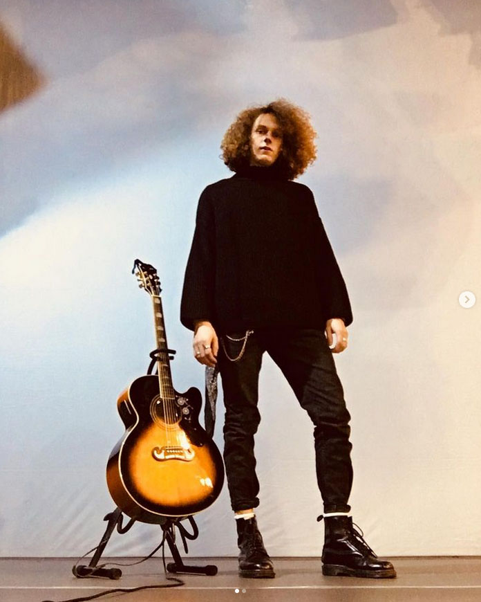 Guitar virtuoso Fedor Zhuravlev Ensemble Barynya New York Гитарист Фёдор Журавлев ансамбль Барыня Нью-Йорк
