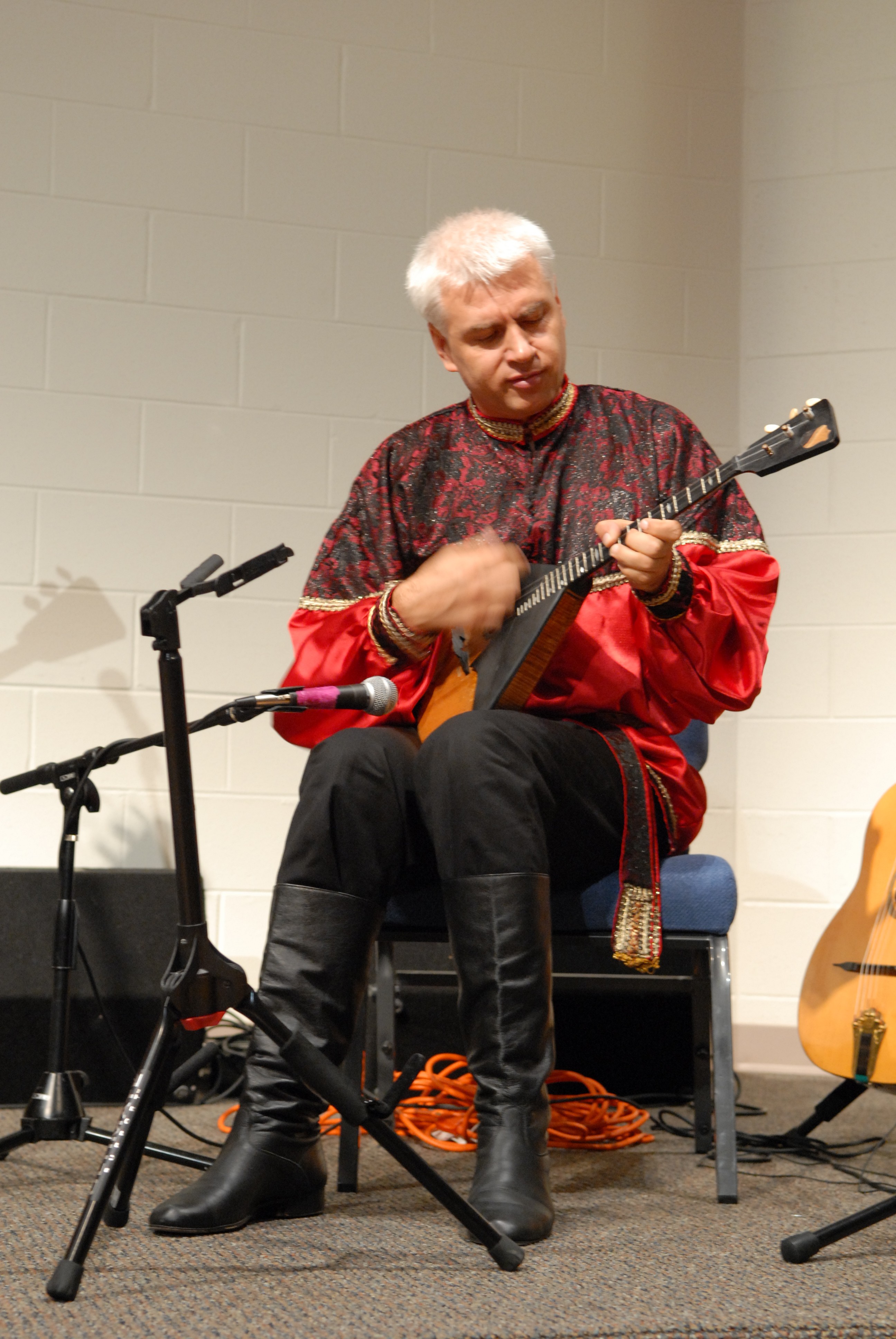 Balalaika virtuoso Alex Siniavski