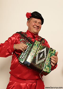 Russian garmoshka player Mikhail Smirnov, Ensemble Barynya, New York, photo credit Yuriy Balan