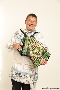 Russian garmoshka player Mikhail Smirnov, Ensemble Barynya, New York, photo credit Yuriy Balan