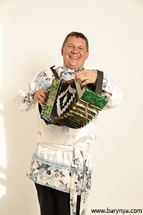 Russian garmoshka player Mikhail Smirnov, Ensemble Barynya, New York, photo credit Yuriy Balan