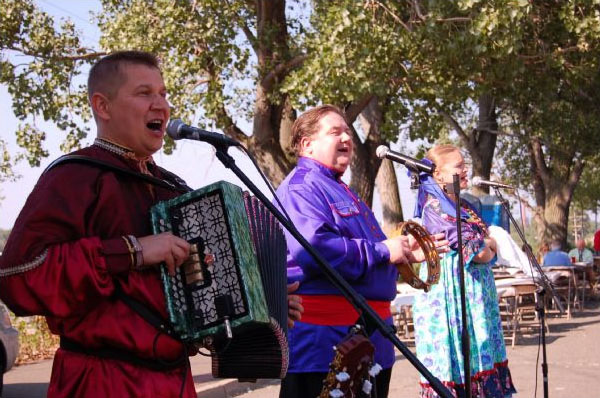 Mikhail Smirnov, Alexander Menshikov, Valentina Kvasova, Barynya, Erie, Pennsylvania, Troika Festival