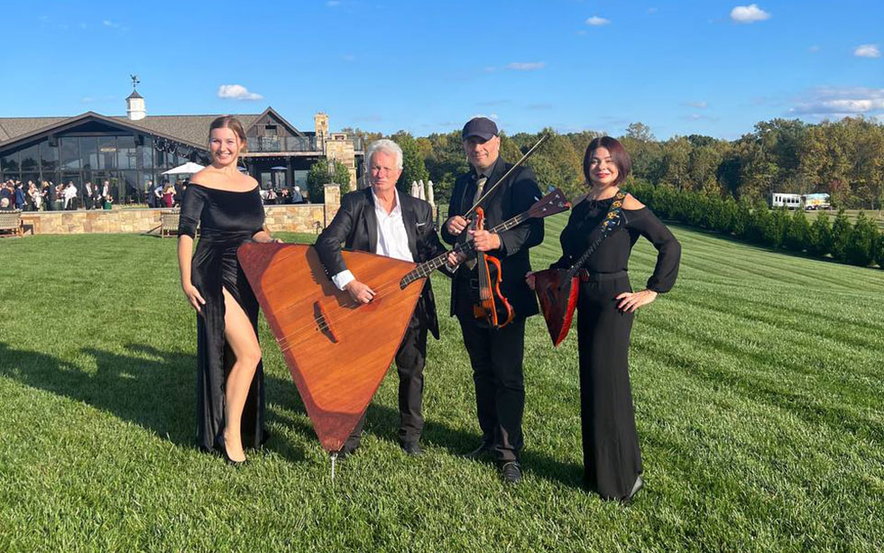 Russian-Jewish Wedding, Saturday October 8 2022, 10-08-2022, Tasting Room & Taphouse at Mount Ida Reserve 5600 Moonlight Dr Scottsville VA 24590, Leonid Bruk (contrabass-balalaika), singer Vera Bergman, Elina Karokhina (balalaika), Rafael Javadov (violin, keyboard)